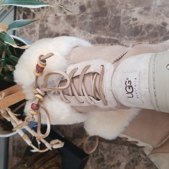 UGG Australia boot. Size Wide 6 - Picture 3 of 7